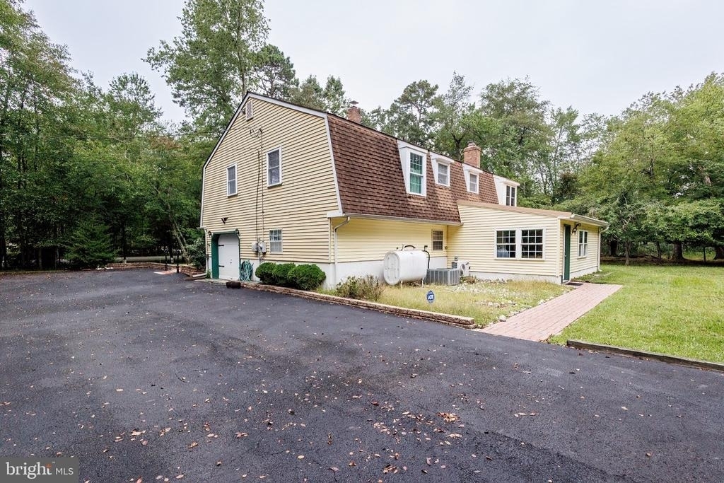 2294 Linden Avenue - Photo 5