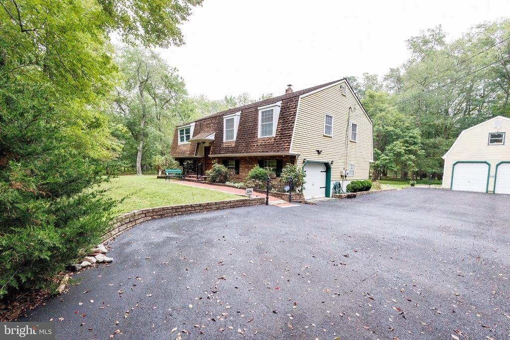 2294 Linden Avenue - Photo 2