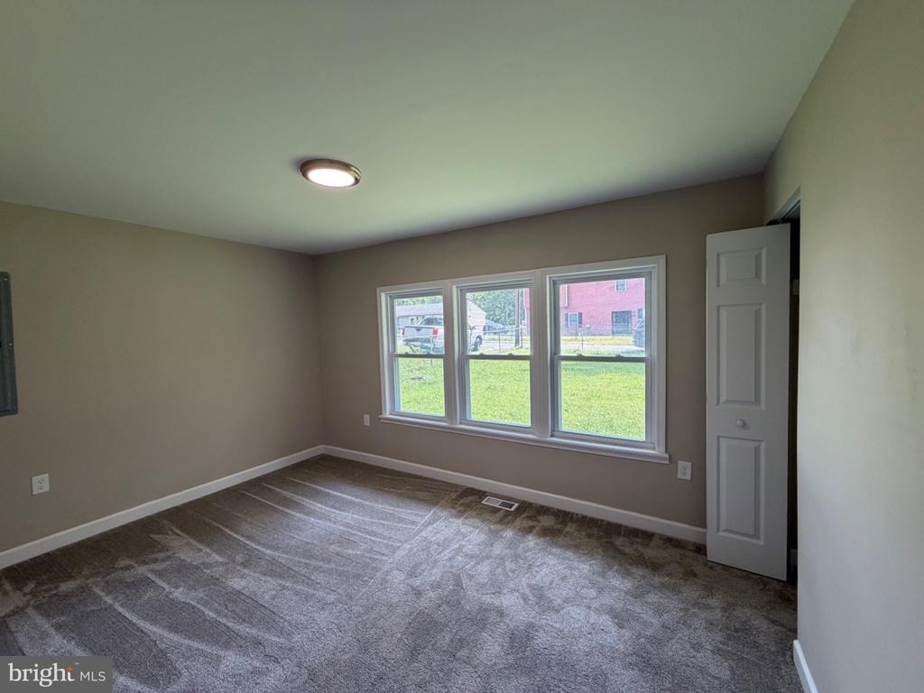 326 Sumach Street - Photo 8