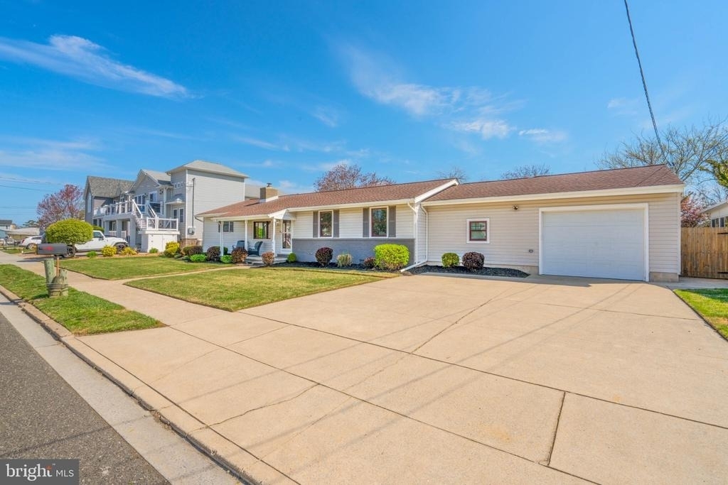 715 Lafayette Boulevard - Photo 1