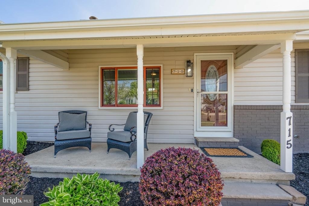 715 Lafayette Boulevard - Photo 2