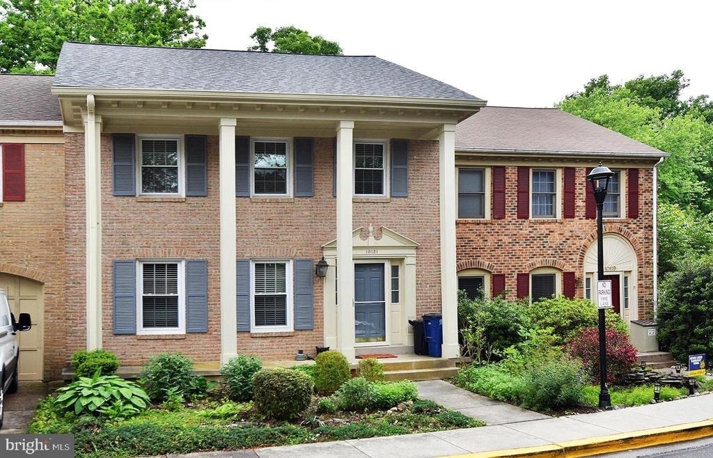 10121 Crestberry Place - Photo 1