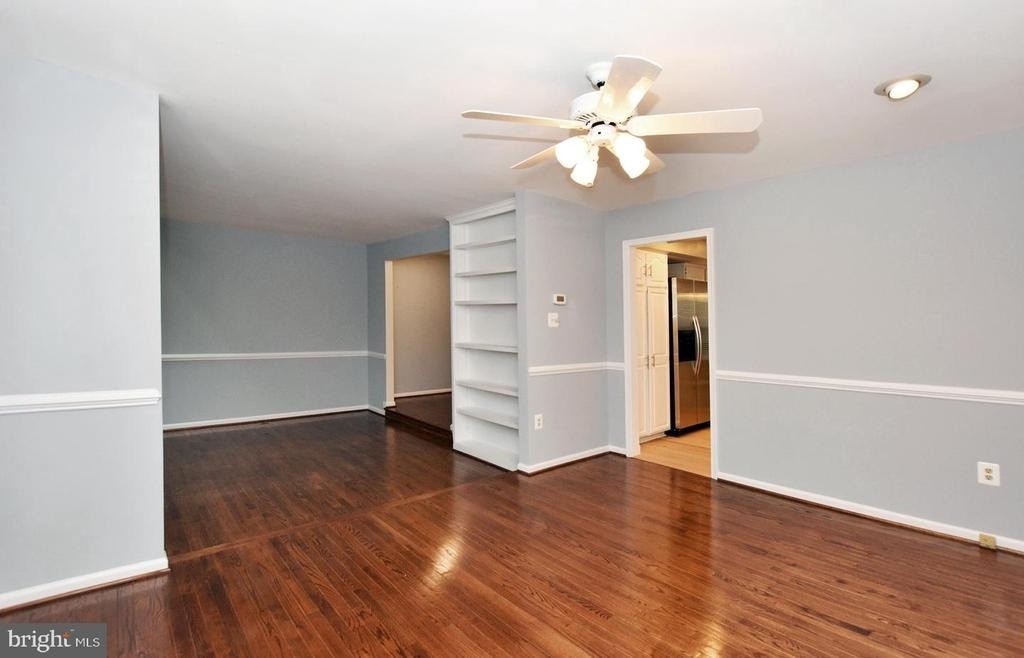 10121 Crestberry Place - Photo 16