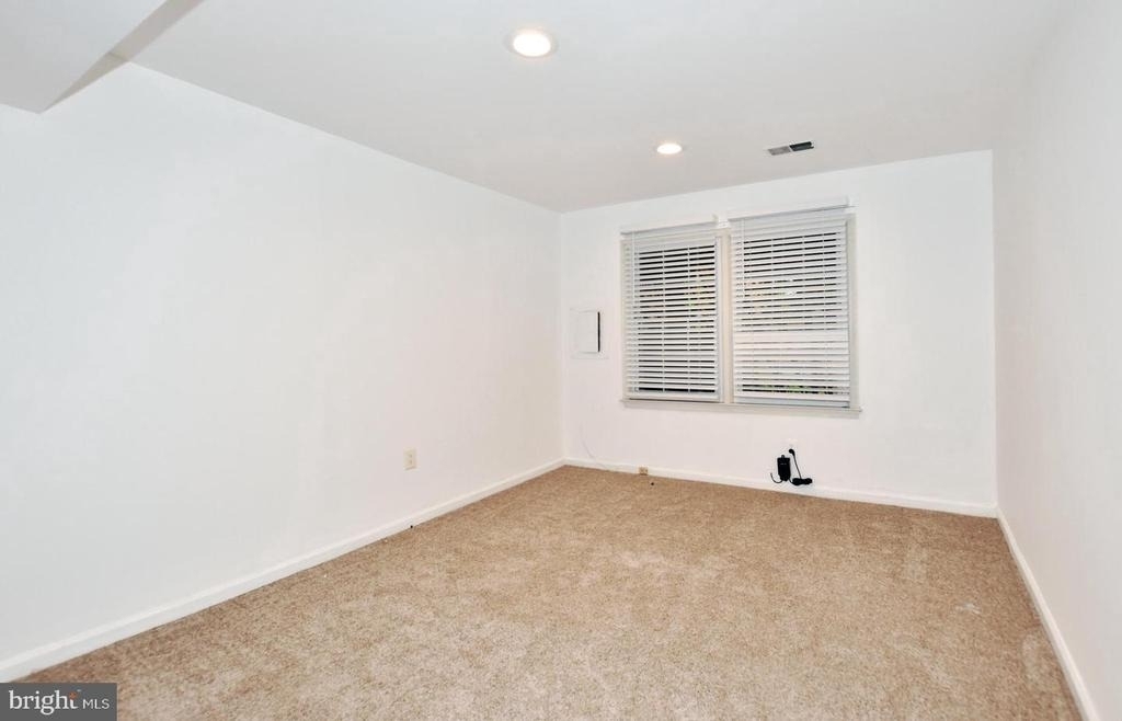 10121 Crestberry Place - Photo 34