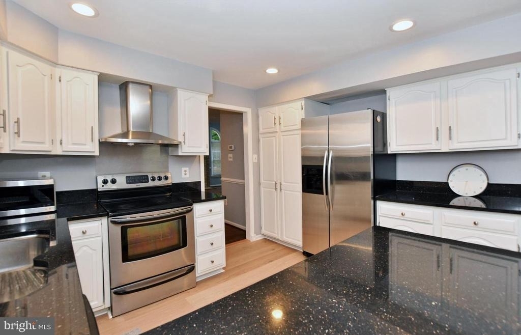 10121 Crestberry Place - Photo 11
