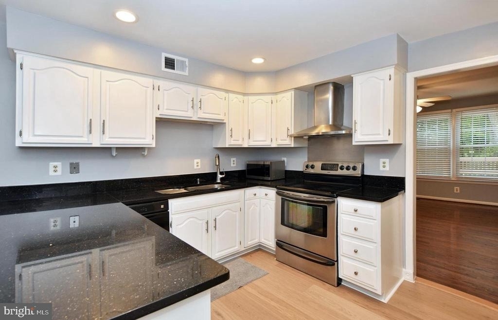 10121 Crestberry Place - Photo 12