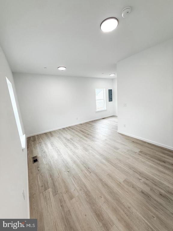 6 Maryland Ave - Photo 2