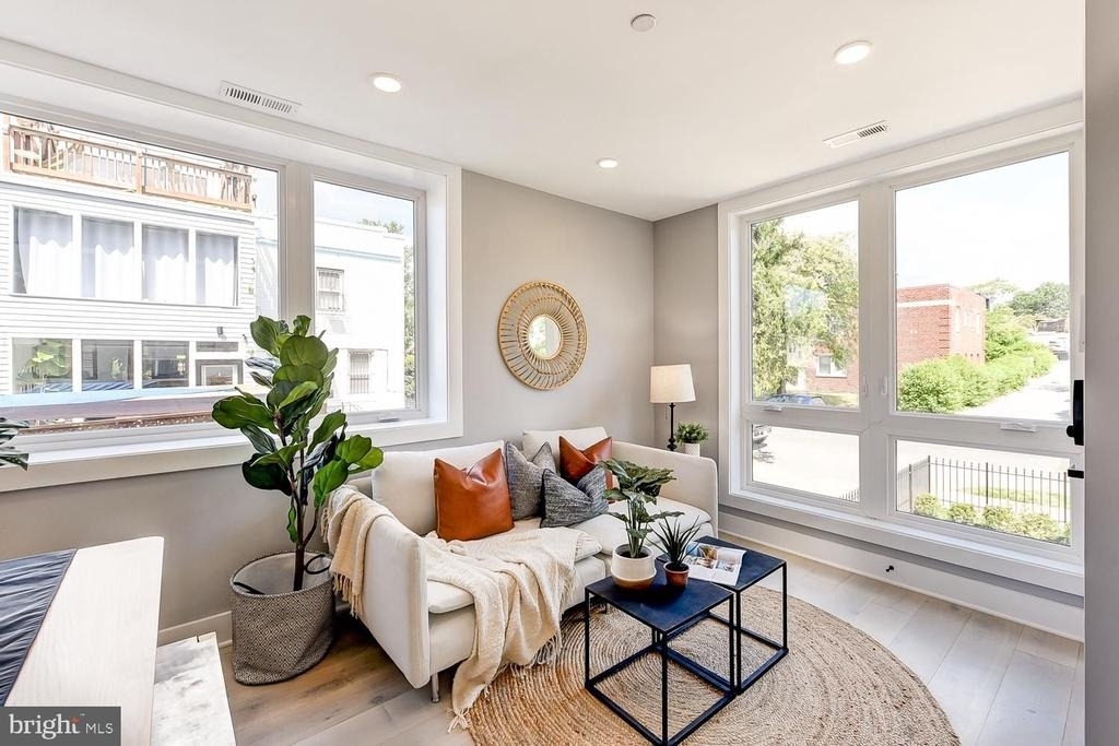 1915 H Street Ne - Photo 1