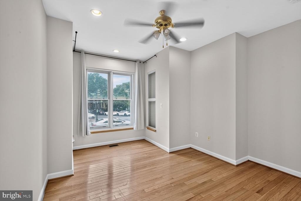 541 Florida Avenue Nw - Photo 2