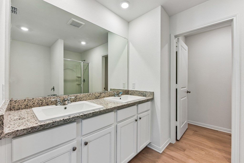235 Surrey Oaks - Photo 14