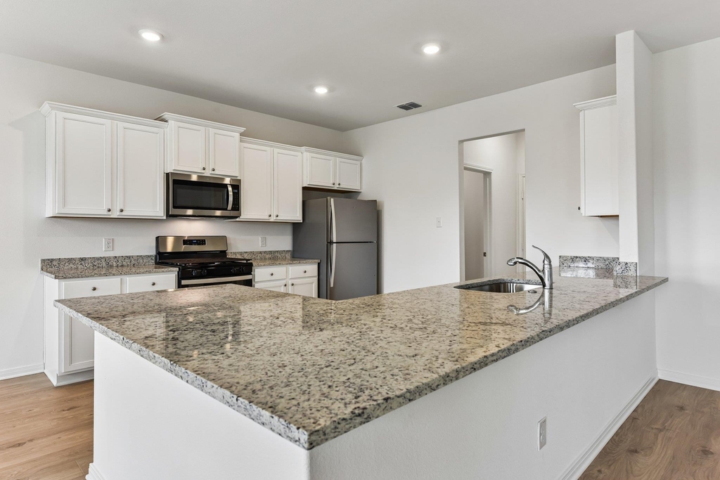 235 Surrey Oaks - Photo 4
