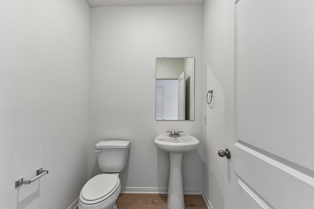 235 Surrey Oaks - Photo 8