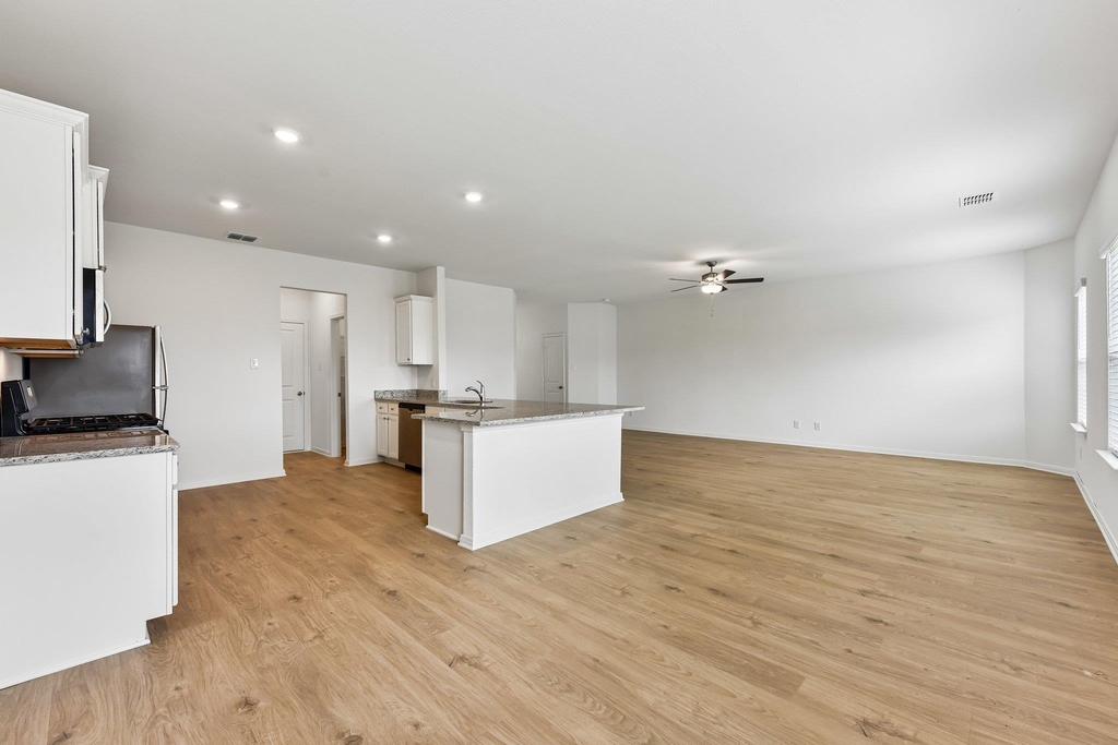235 Surrey Oaks - Photo 7