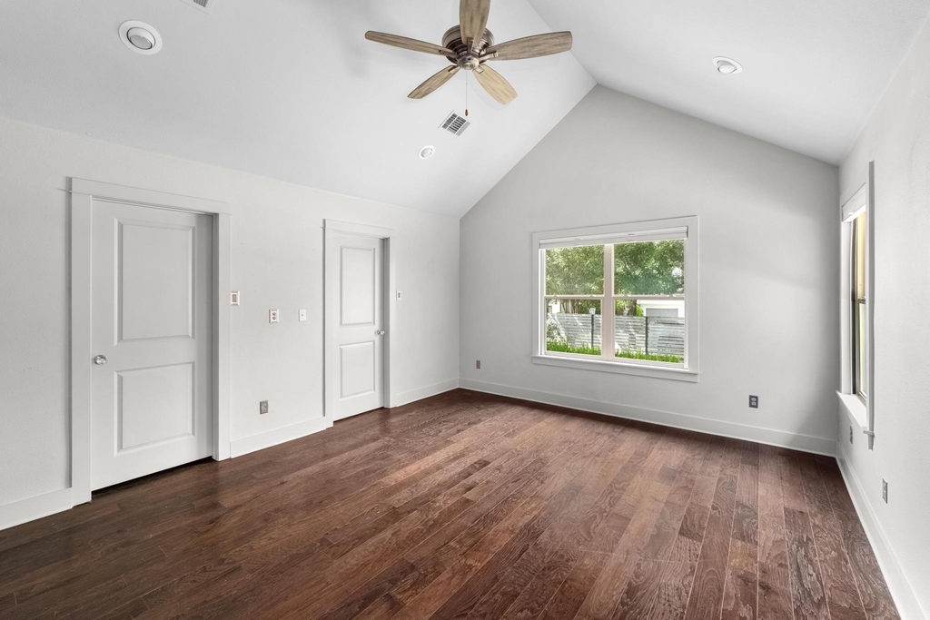 2802 Warren St - Photo 11