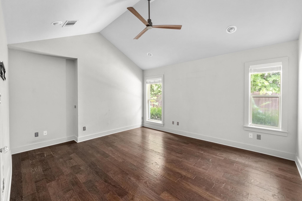2802 Warren St - Photo 18