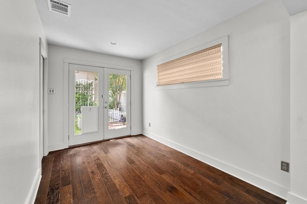 2802 Warren St - Photo 6