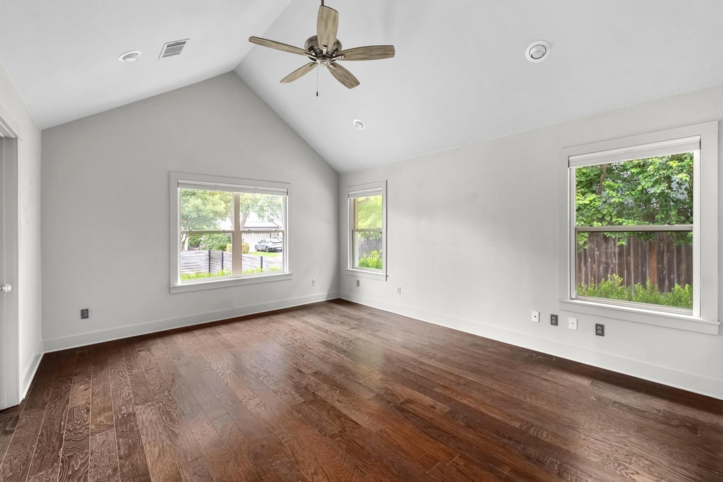 2802 Warren St - Photo 10