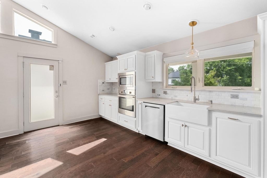 2802 Warren St - Photo 9
