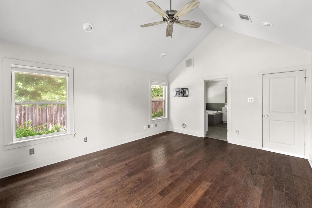 2802 Warren St - Photo 12