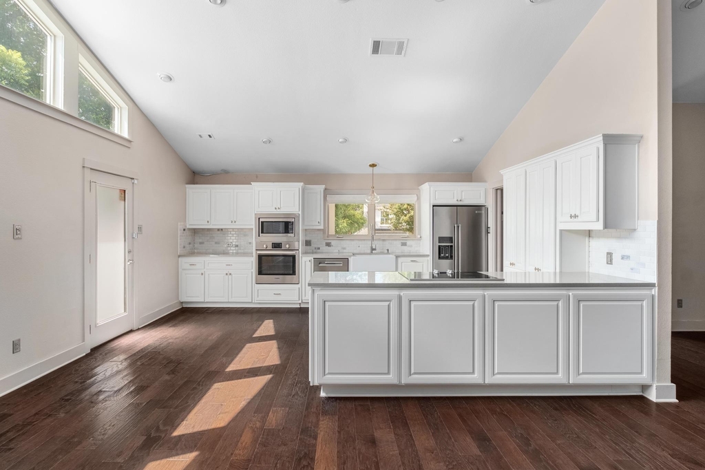 2802 Warren St - Photo 7