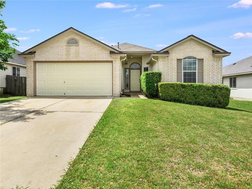 305 Dana Dr - Photo 0