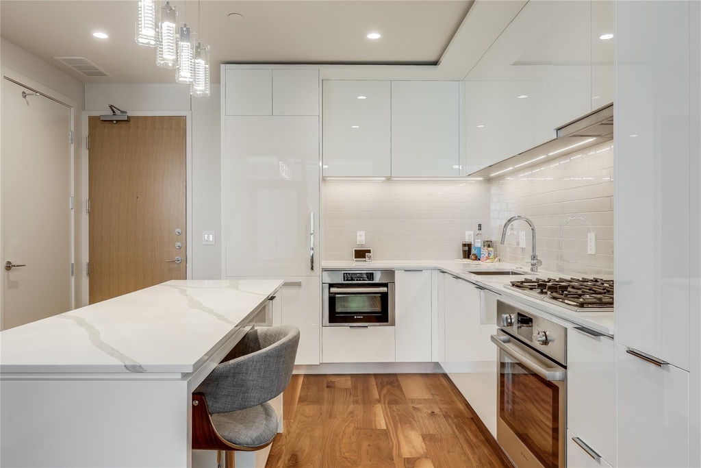 44 East Ave - Photo 2