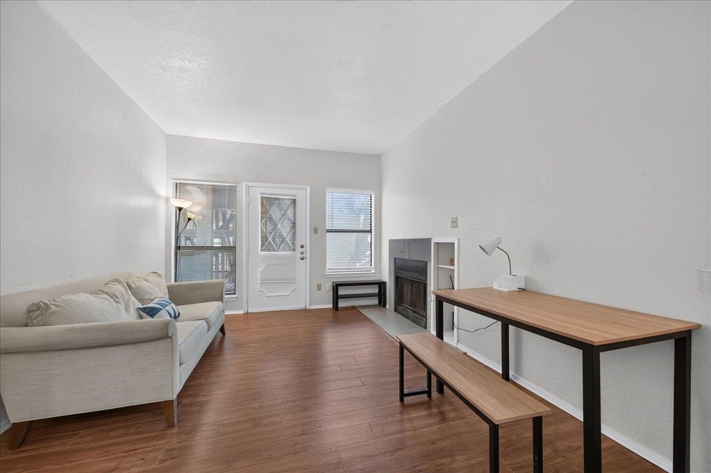 806 W 24th St - Photo 4