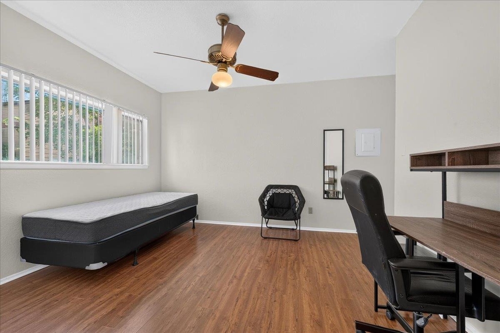 806 W 24th St - Photo 15