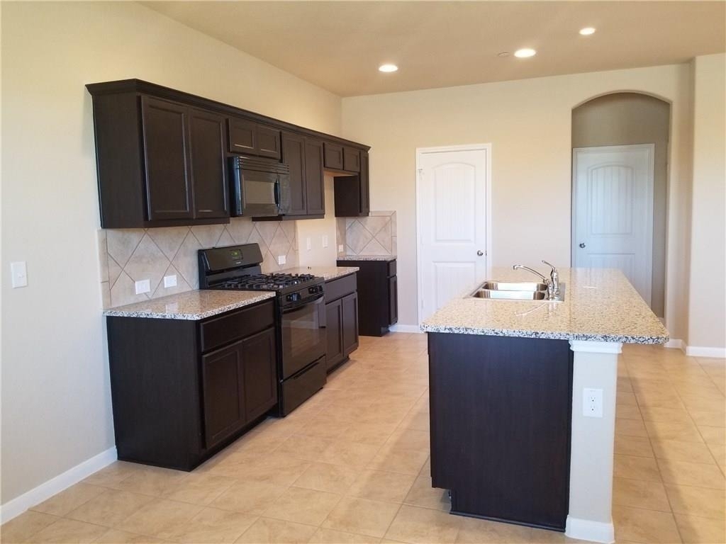 2880 Donnell Dr - Photo 0