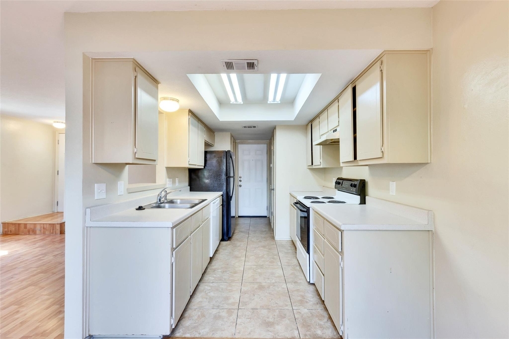 8806 Springmail Cir - Photo 11