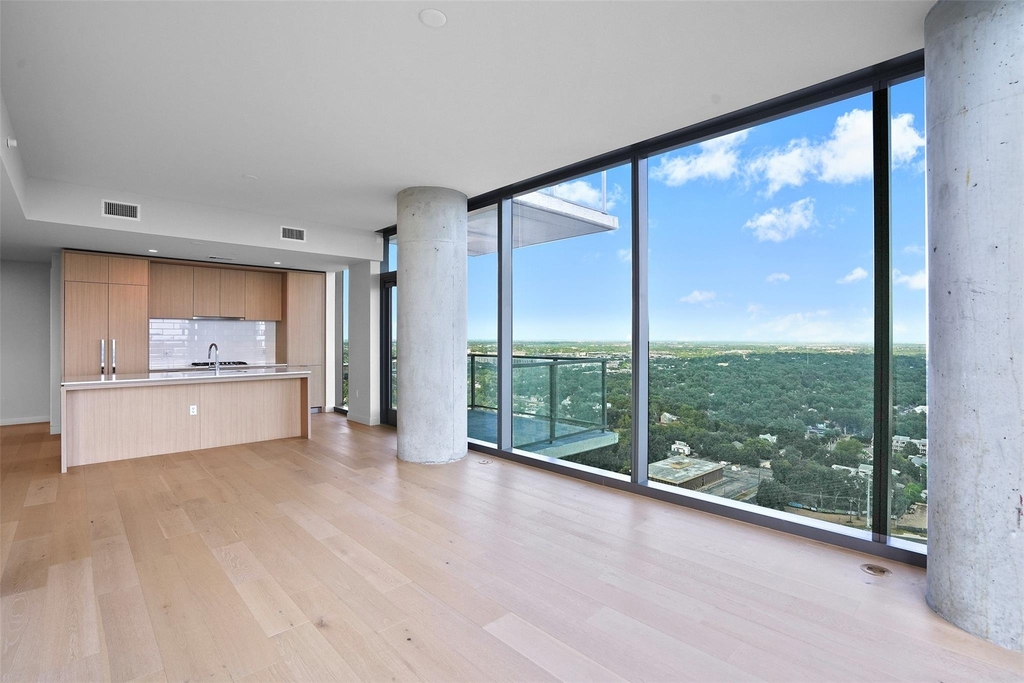 44 East Ave - Photo 2