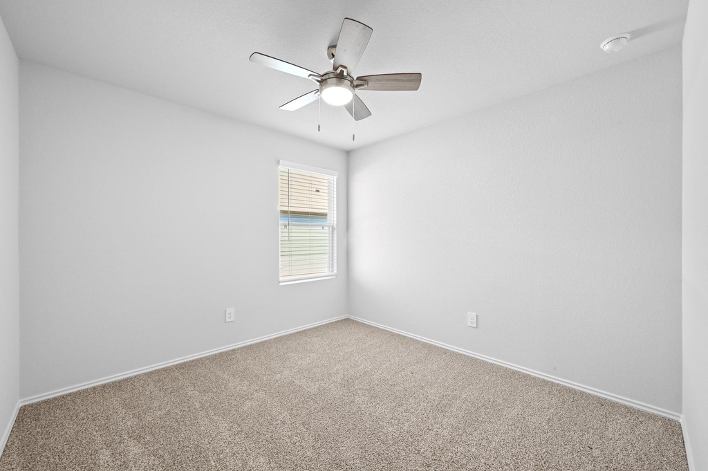 1806 Windsor Blvd - Photo 4