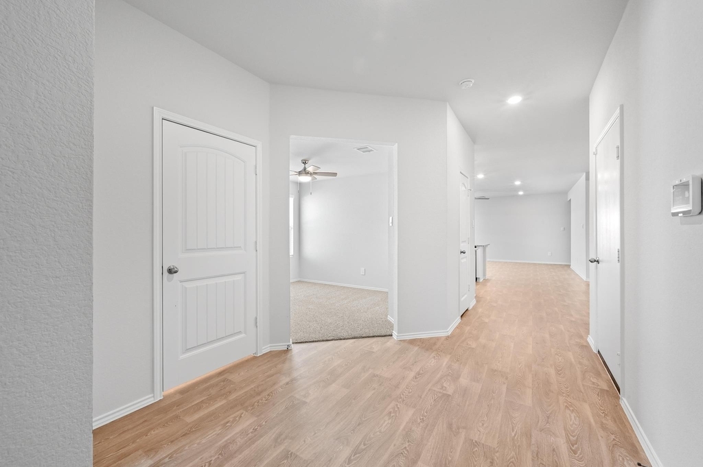 1806 Windsor Blvd - Photo 2