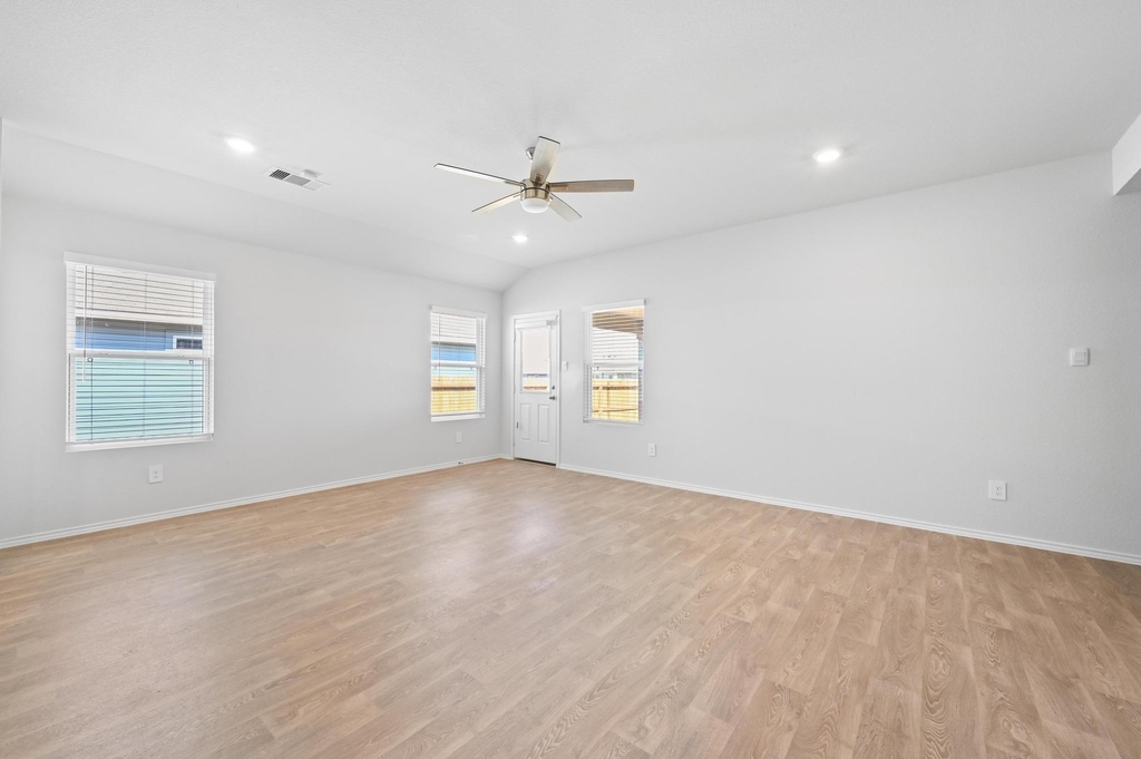 1806 Windsor Blvd - Photo 11