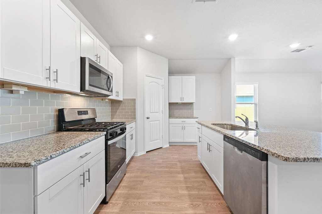 1806 Windsor Blvd - Photo 8