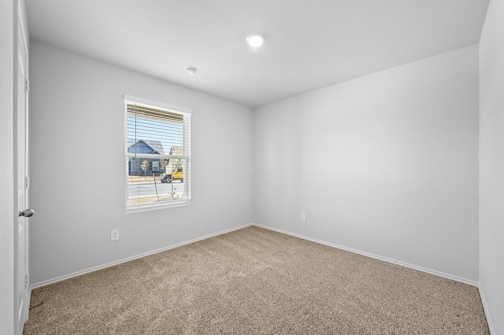 1806 Windsor Blvd - Photo 18