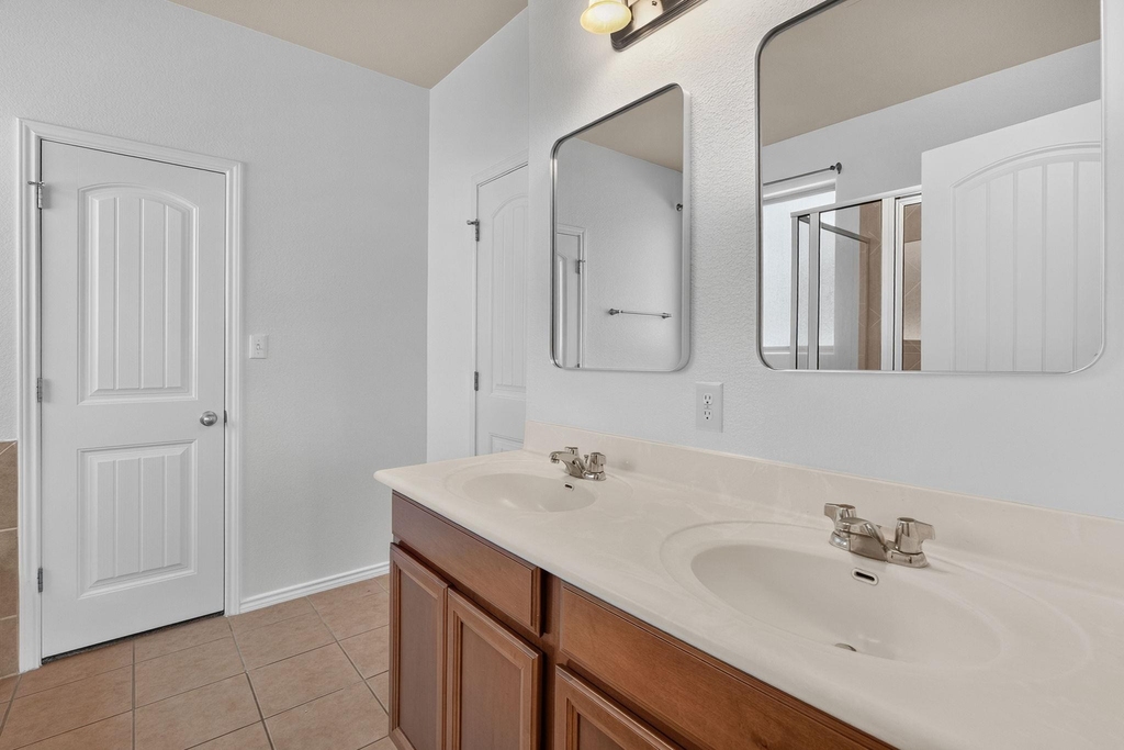 2627 Garlic Creek Dr - Photo 13