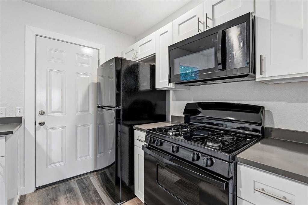 1911 Hearthside Dr - Photo 7