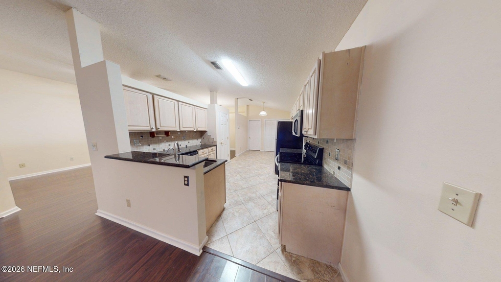 1120 Andrea Way - Photo 3