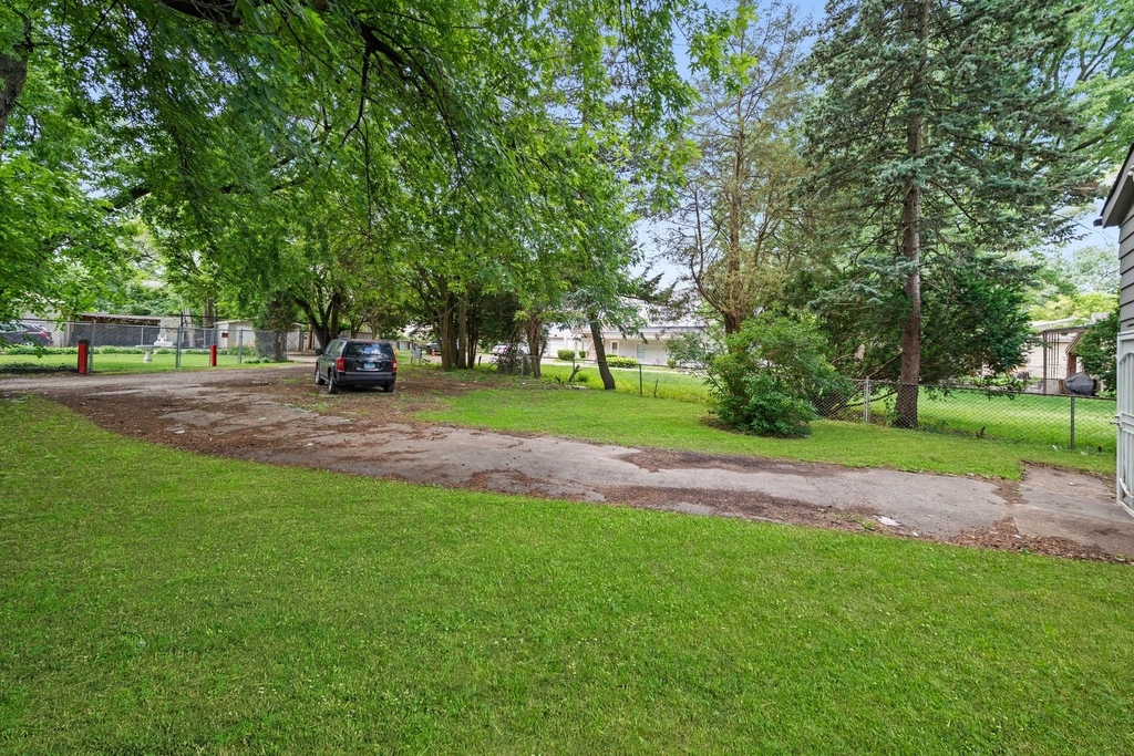 701 E 142nd Street - Photo 4