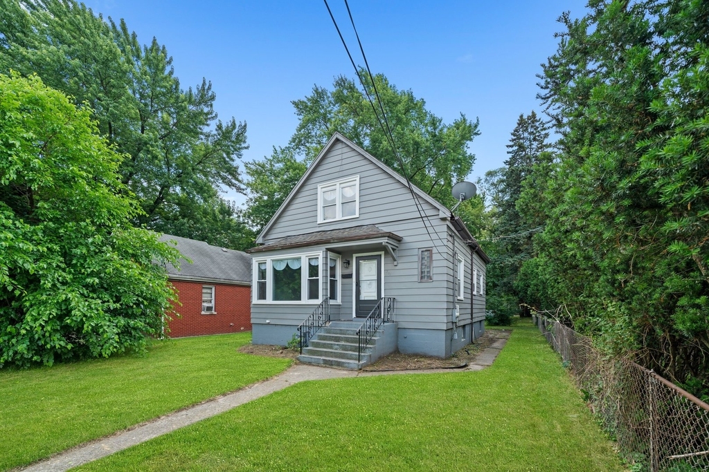 701 E 142nd Street - Photo 2