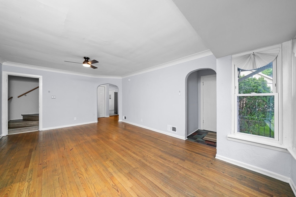 701 E 142nd Street - Photo 7