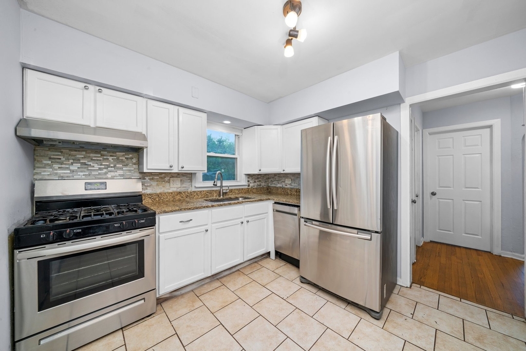 701 E 142nd Street - Photo 9