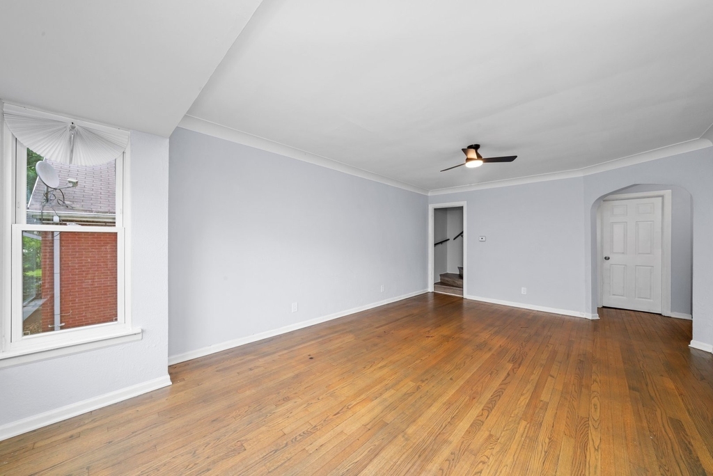 701 E 142nd Street - Photo 5