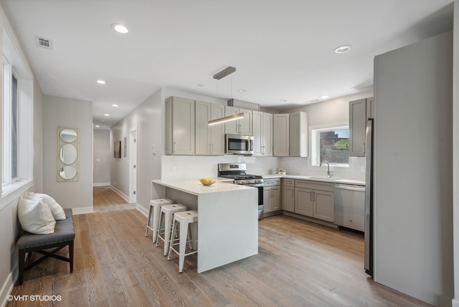 4824 S Champlain Avenue - Photo 2