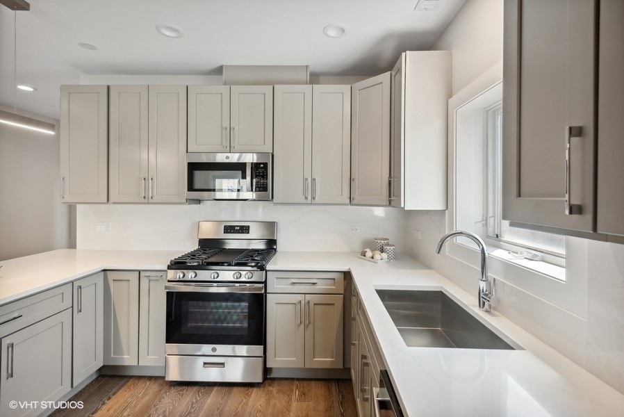 4824 S Champlain Avenue - Photo 8