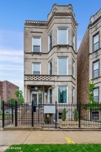 4941 S Champlain Avenue - Photo 0