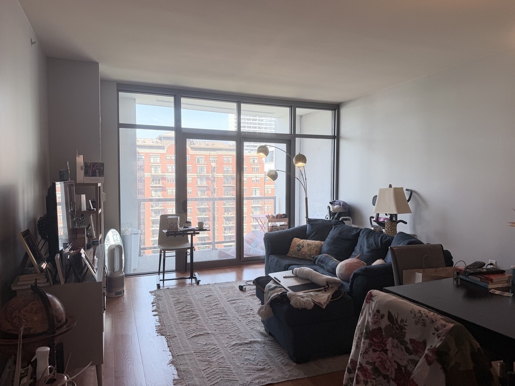 1235 S Prairie Avenue - Photo 2