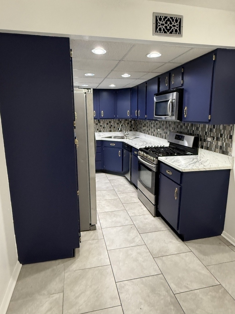 400 Park Avenue - Photo 0