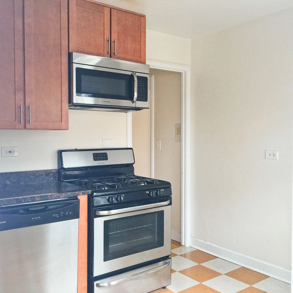 839 Mulford Street - Photo 1